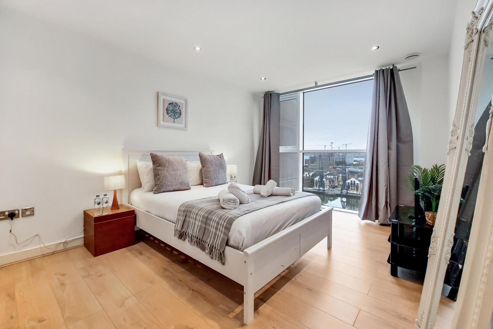 Deluxe Two Bed Apartment With River & City View Лондон Экстерьер фото