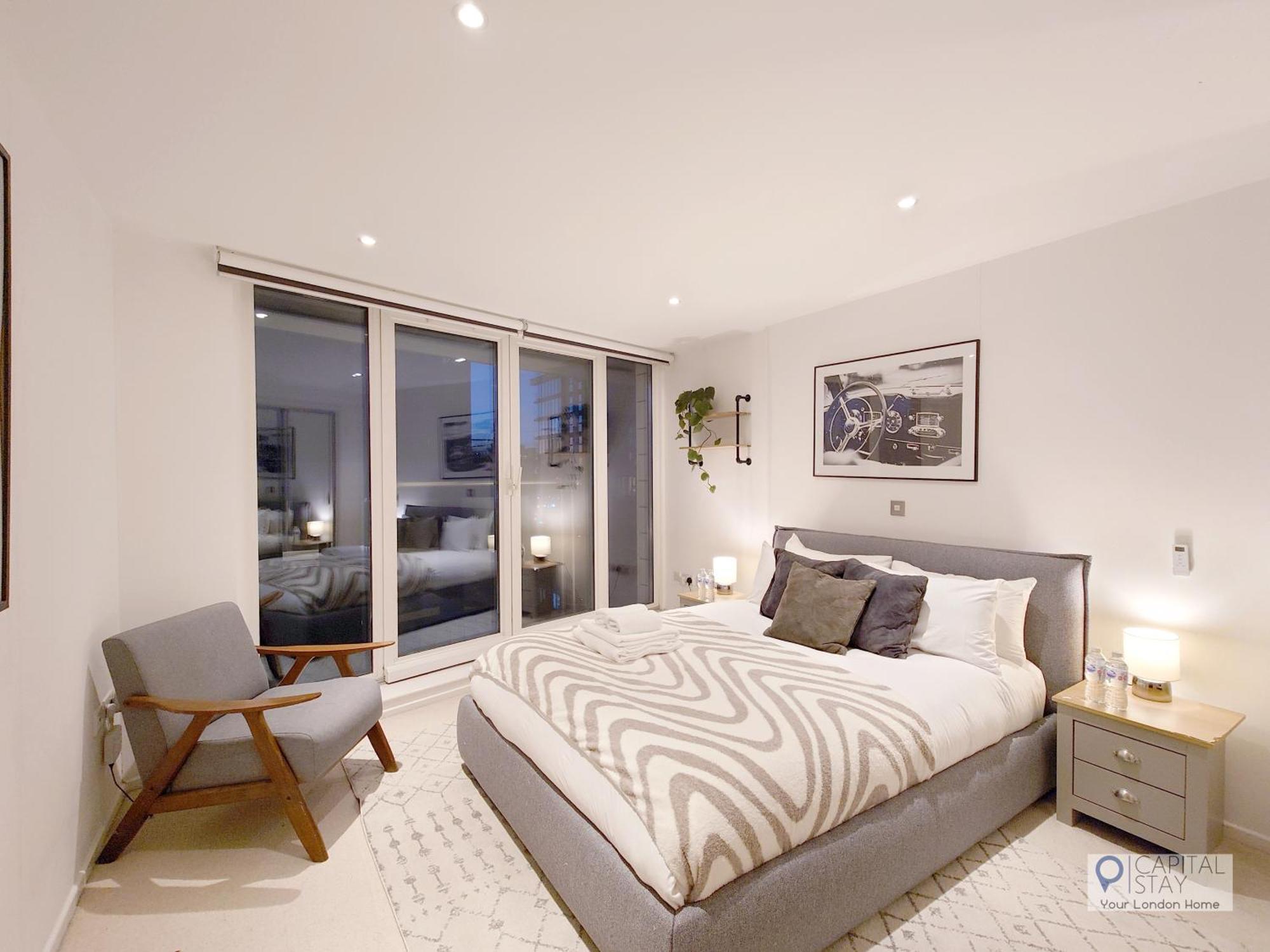 Deluxe Two Bed Apartment With River & City View Лондон Экстерьер фото