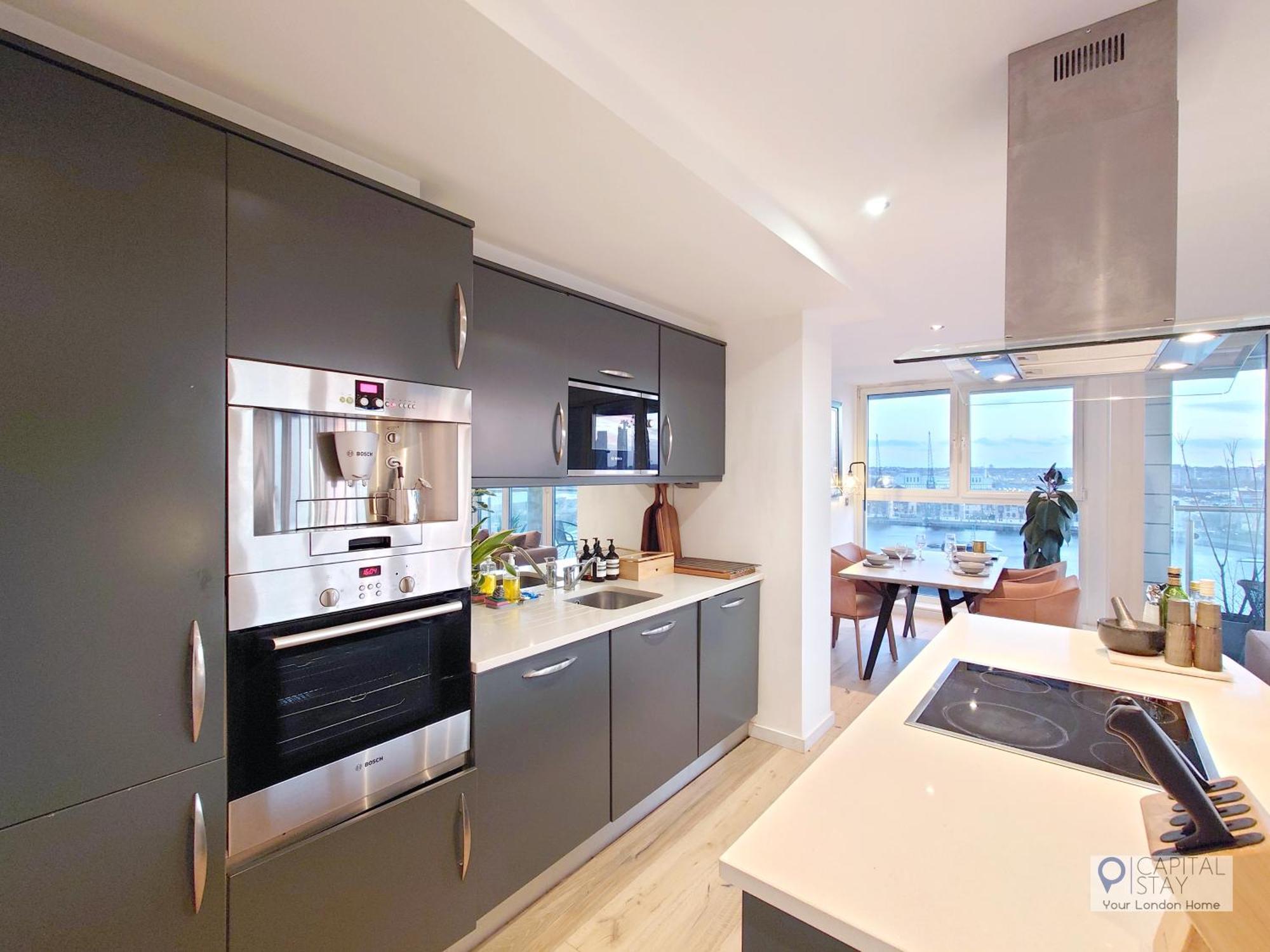 Deluxe Two Bed Apartment With River & City View Лондон Экстерьер фото